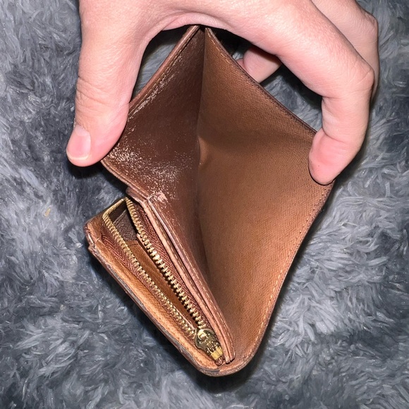 LV Monogram Wallet CHAIN NOT INCLUDED - Picture 5 of 11